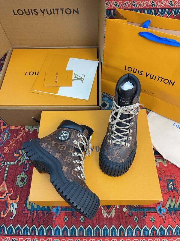 ルイヴィトン靴背面デザイン